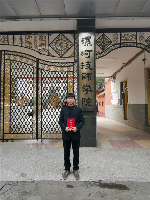侯坤鹏.jpg