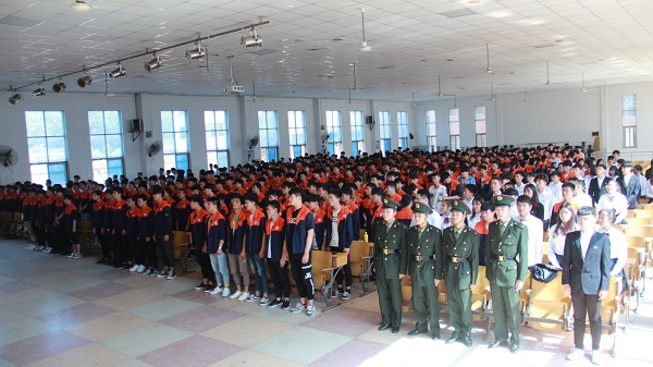 1585814275599918.jpg 观众全景站.jpg