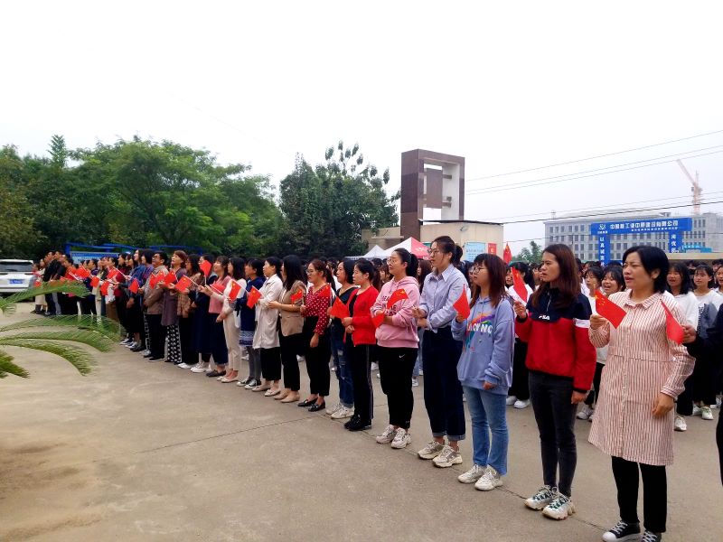 教师特写（原图）.jpg