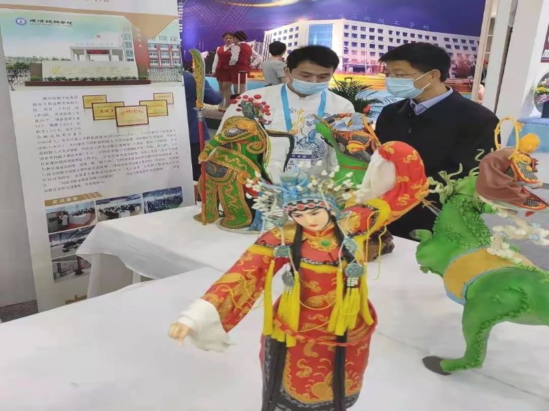 面塑（单人讲解图）.jpg