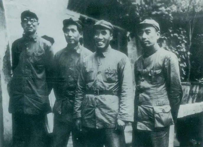 1630077777418345.jpeg 毛泽东合影.jpeg