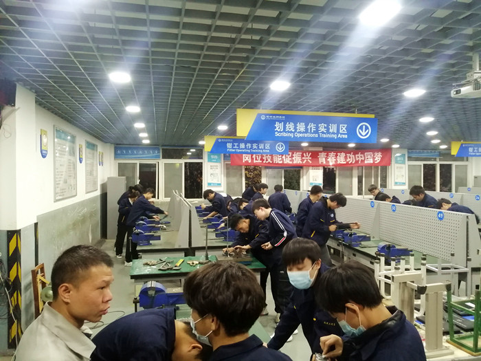 钳工.jpg