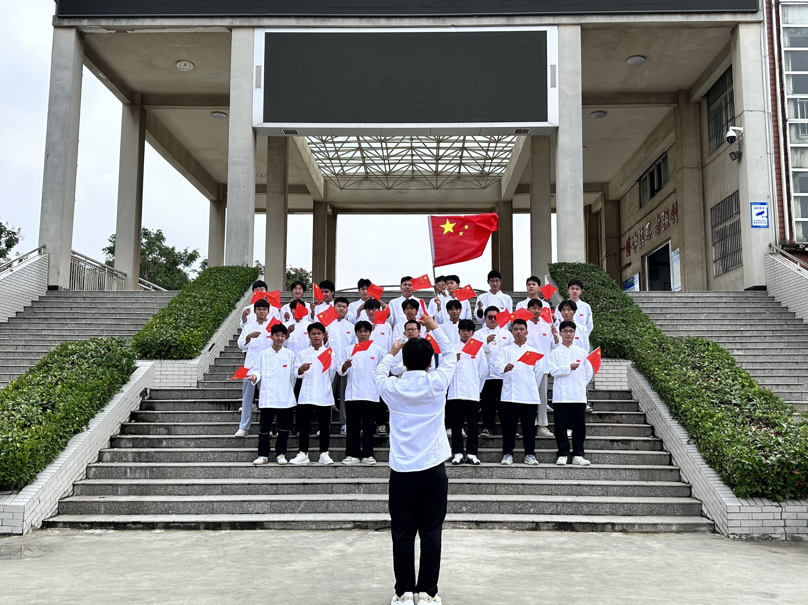 1695865724428157.jpg 1695865724428157.jpg