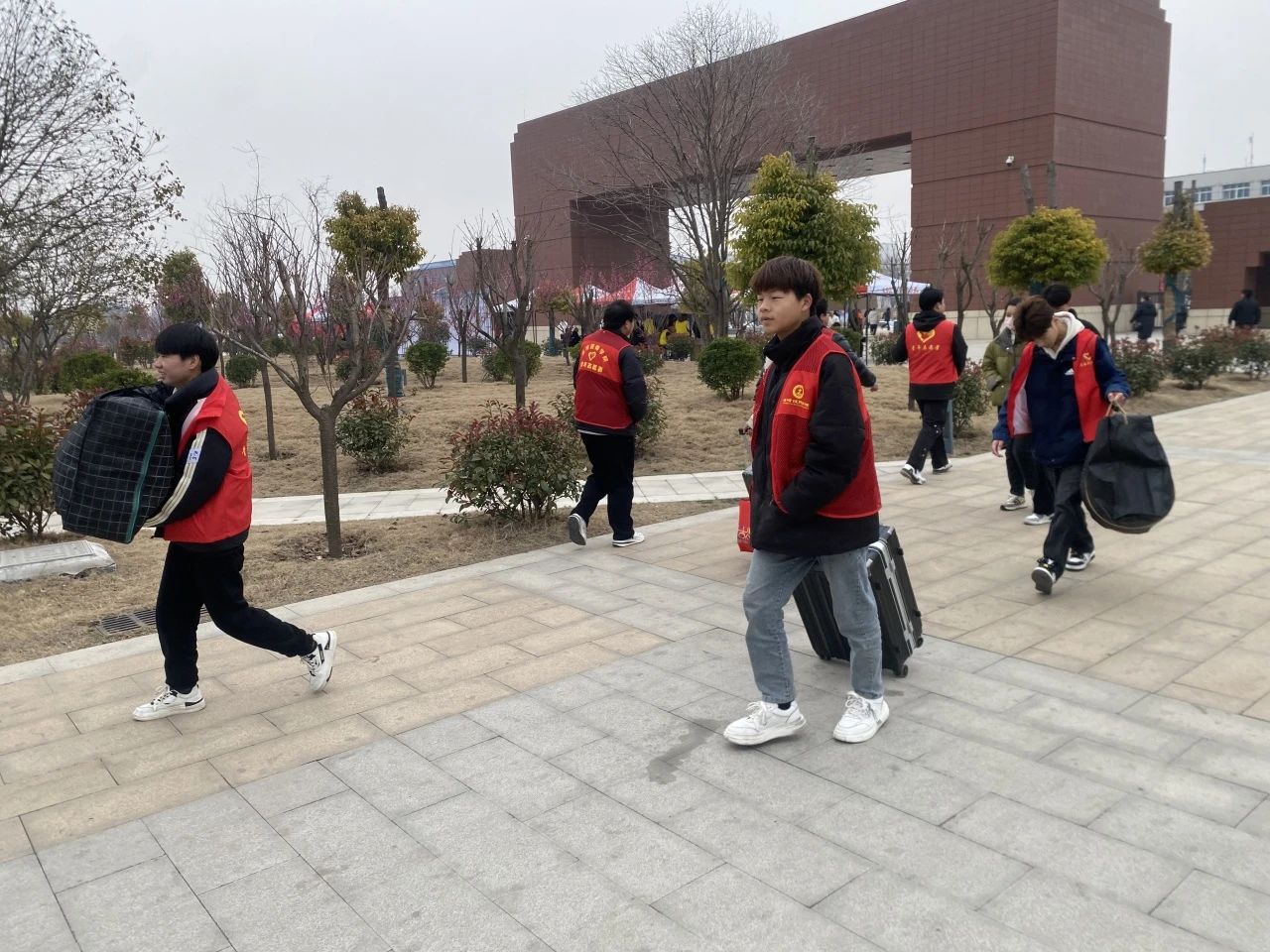 1711894237731653.jpg 1711894237731653.jpg