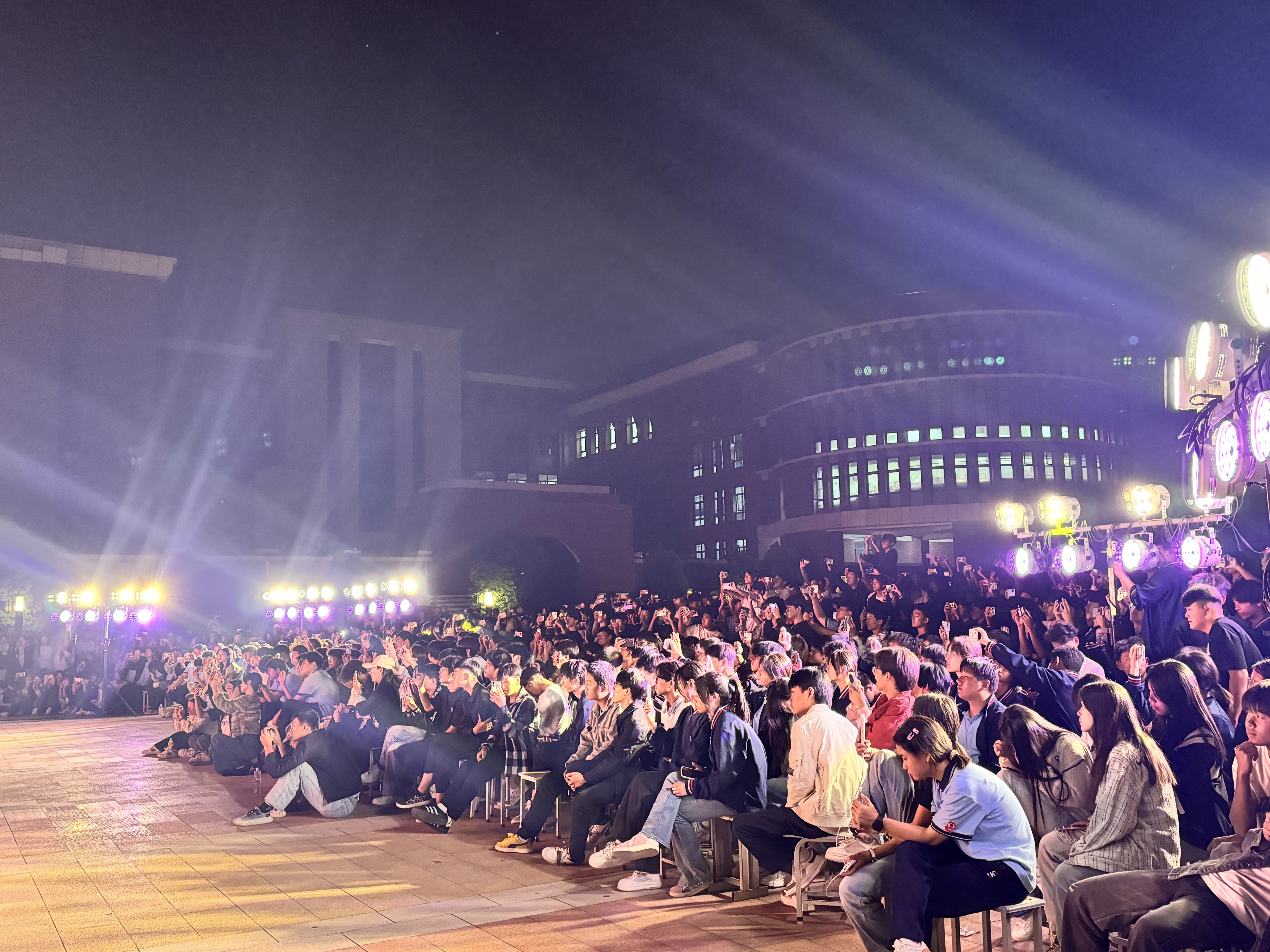 观众3.jpg 观众3.jpg