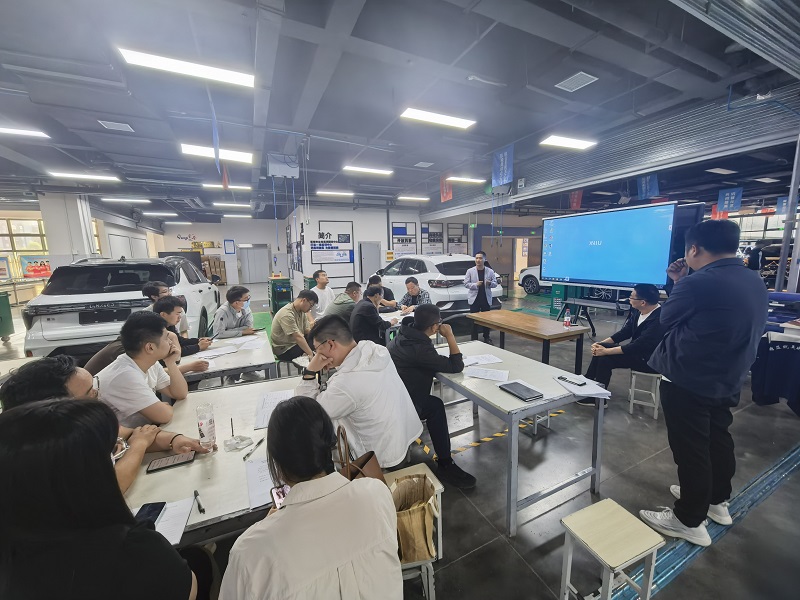 两位教官参与班主任例会反馈问题2，5.11.jpg