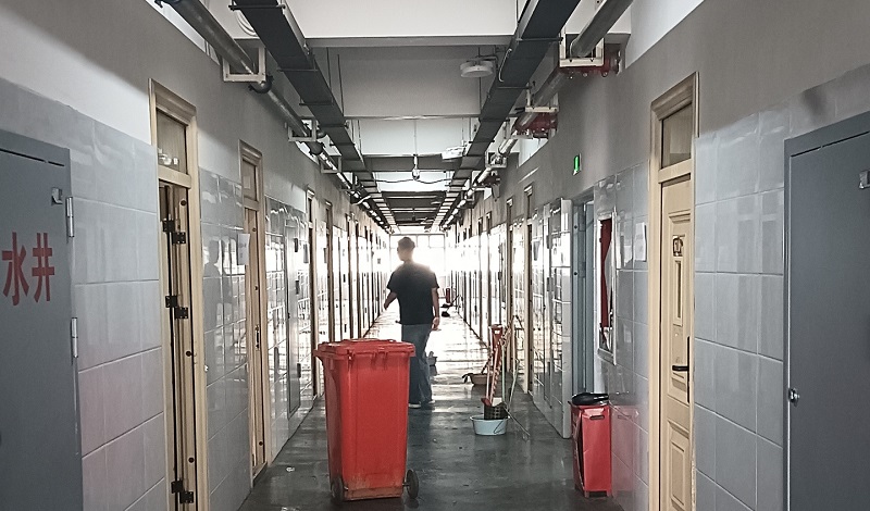 大赛班打扫宿舍.jpg