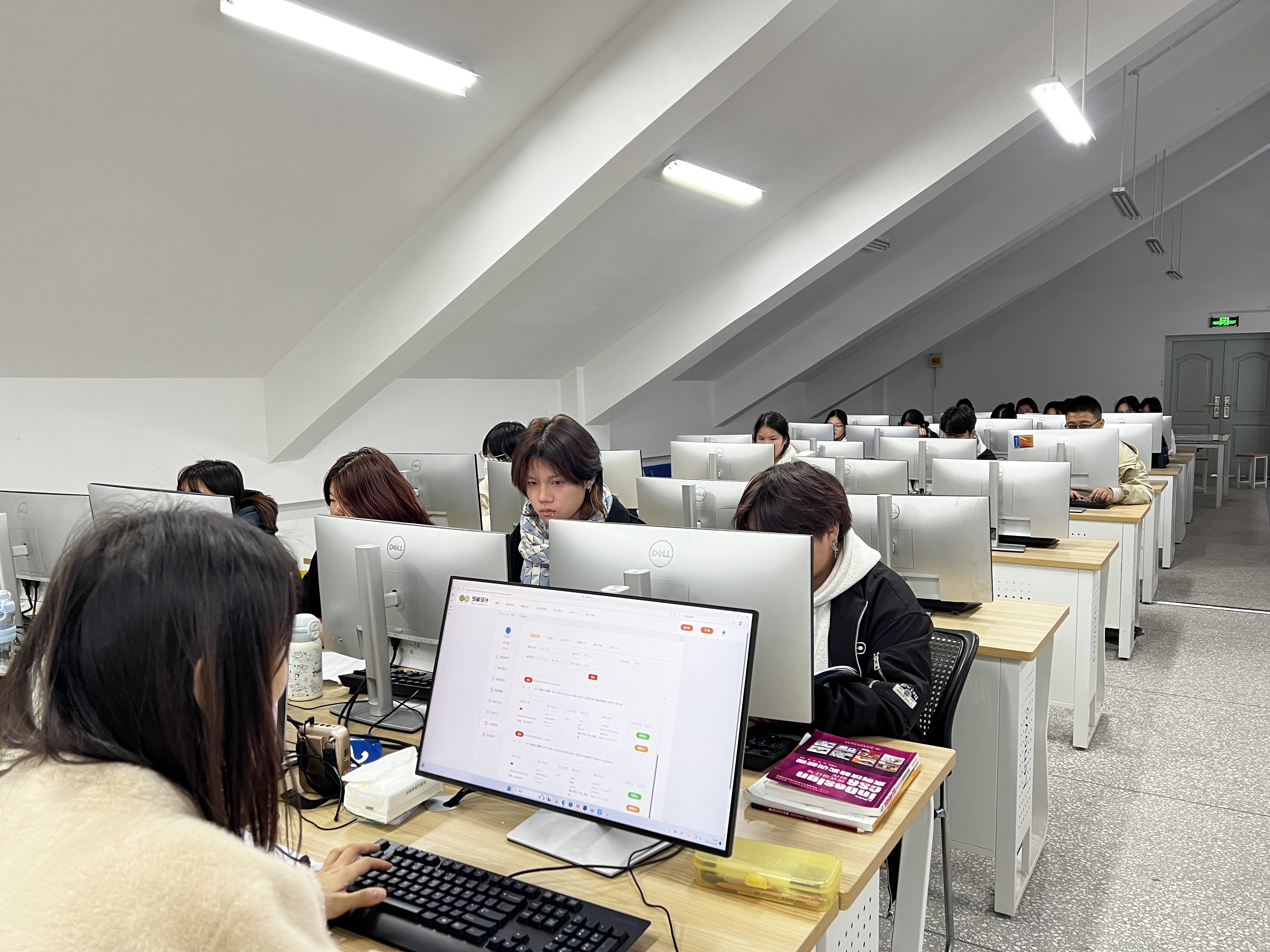 微信图片_20251118094212_390_19.jpg 微信图片_20251118094212_390_19.jpg