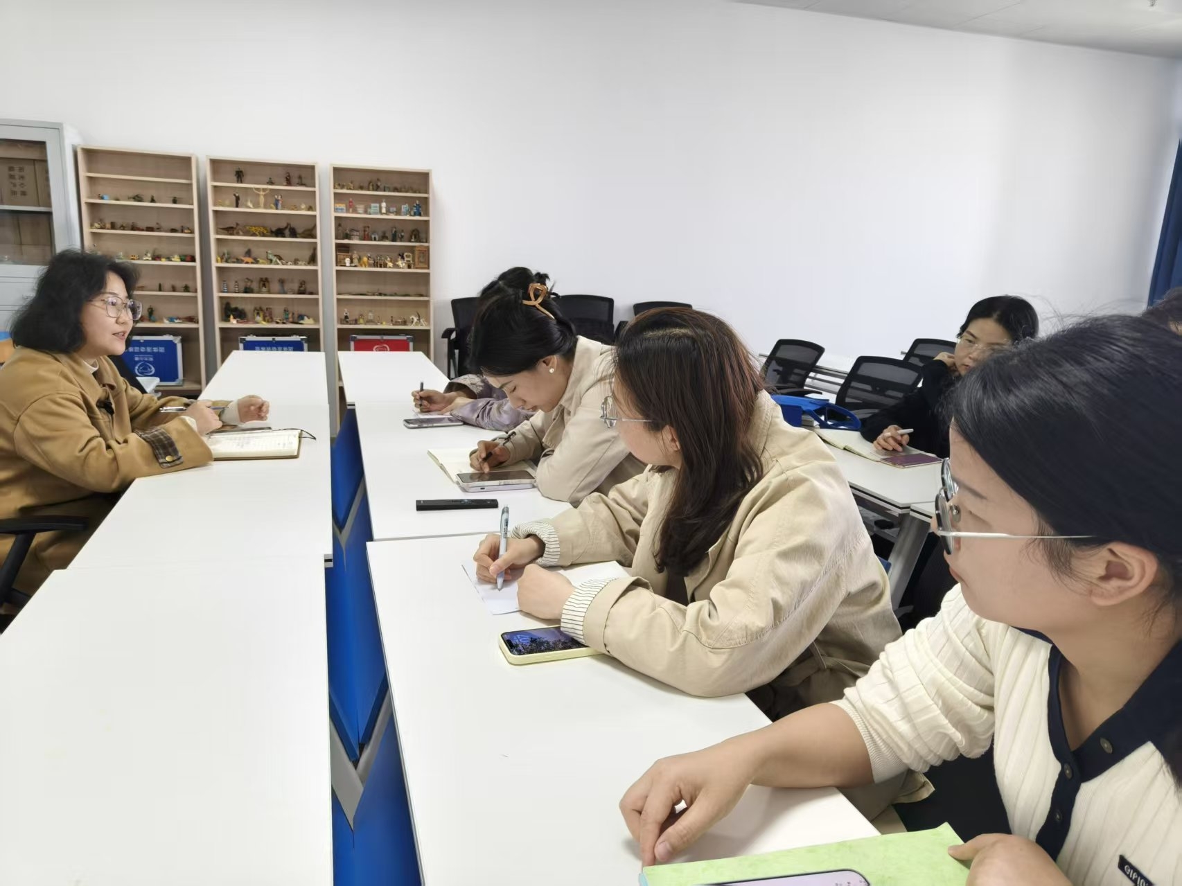 4月语文历史教研组教研会3.jpg