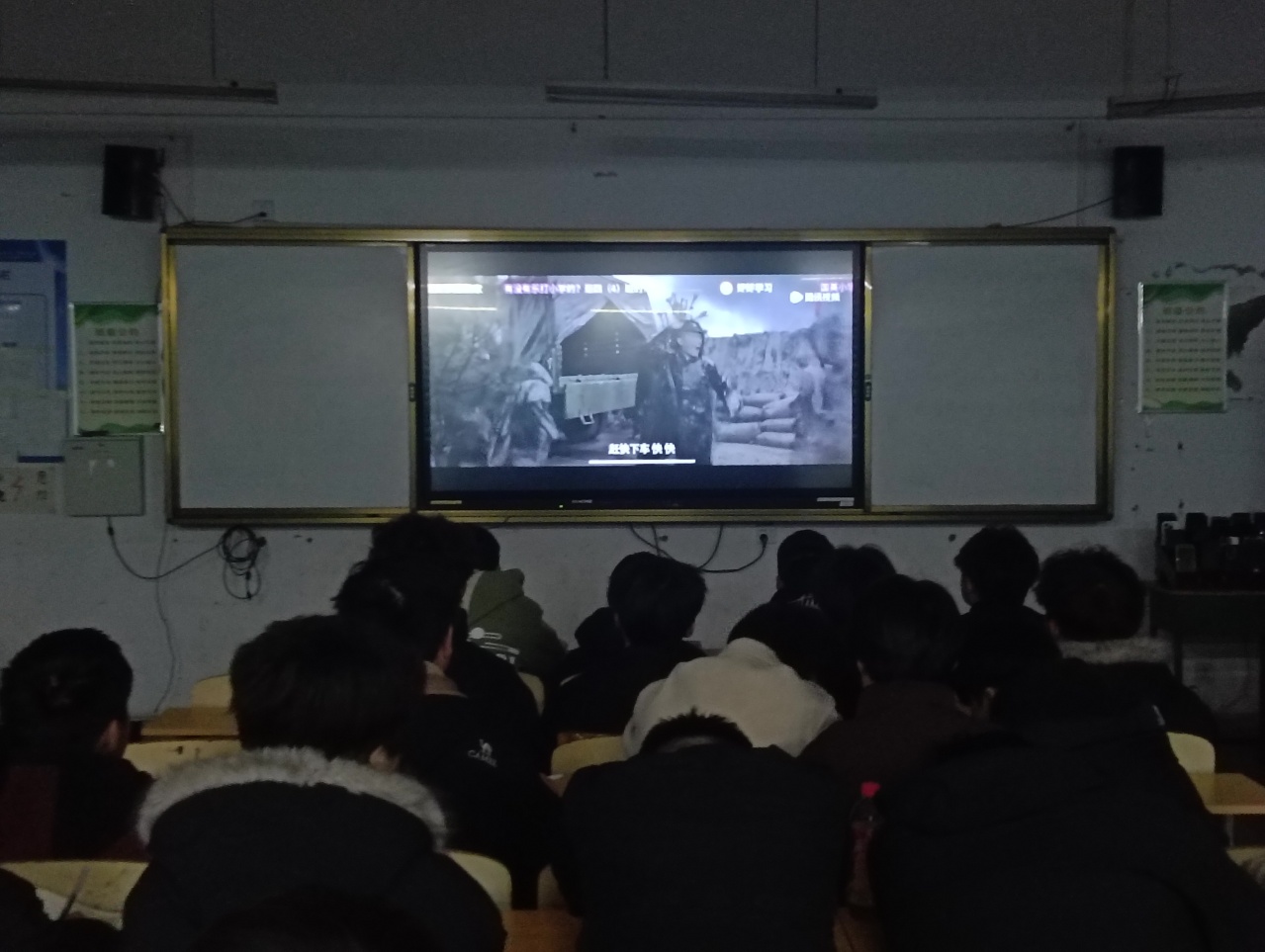 25秋新能源3班观雷锋.jpg 25秋新能源3班观雷锋.jpg